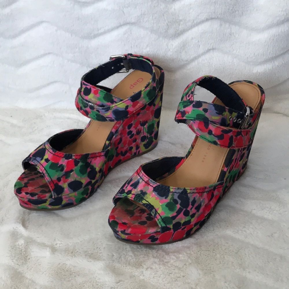 Gap high wedges